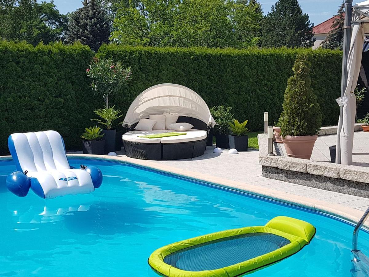 Gaestezimmer Im Bewohnten Efh Mit Pool Und Garten Ziltendorf Exterior photo